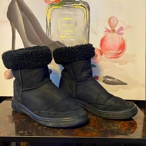 🍀 UGG Australia suede boots